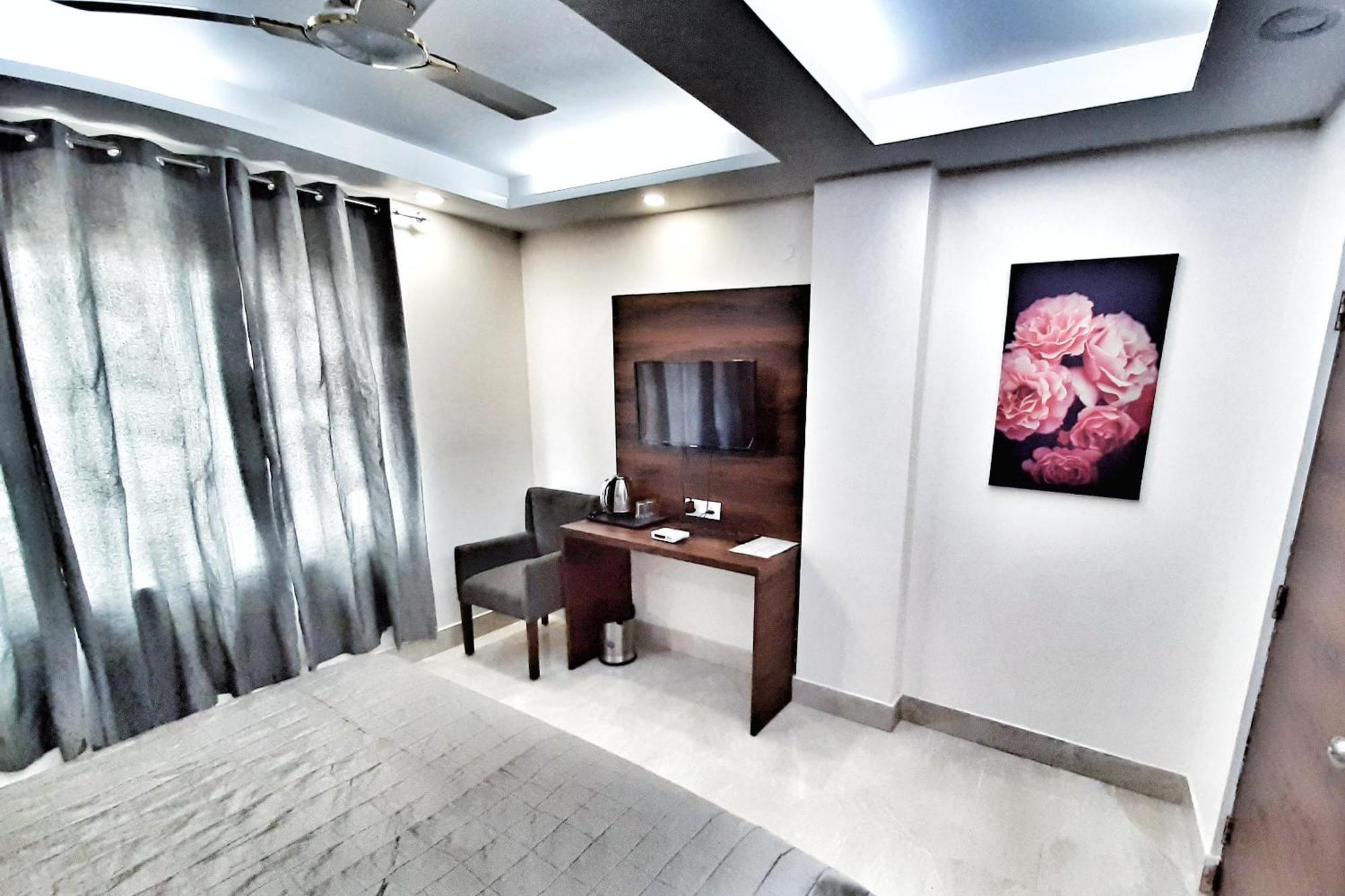 Airport Hotel Delhi Aerocity, 15 Mins Yashobhoomi Nueva Delhi Exterior foto