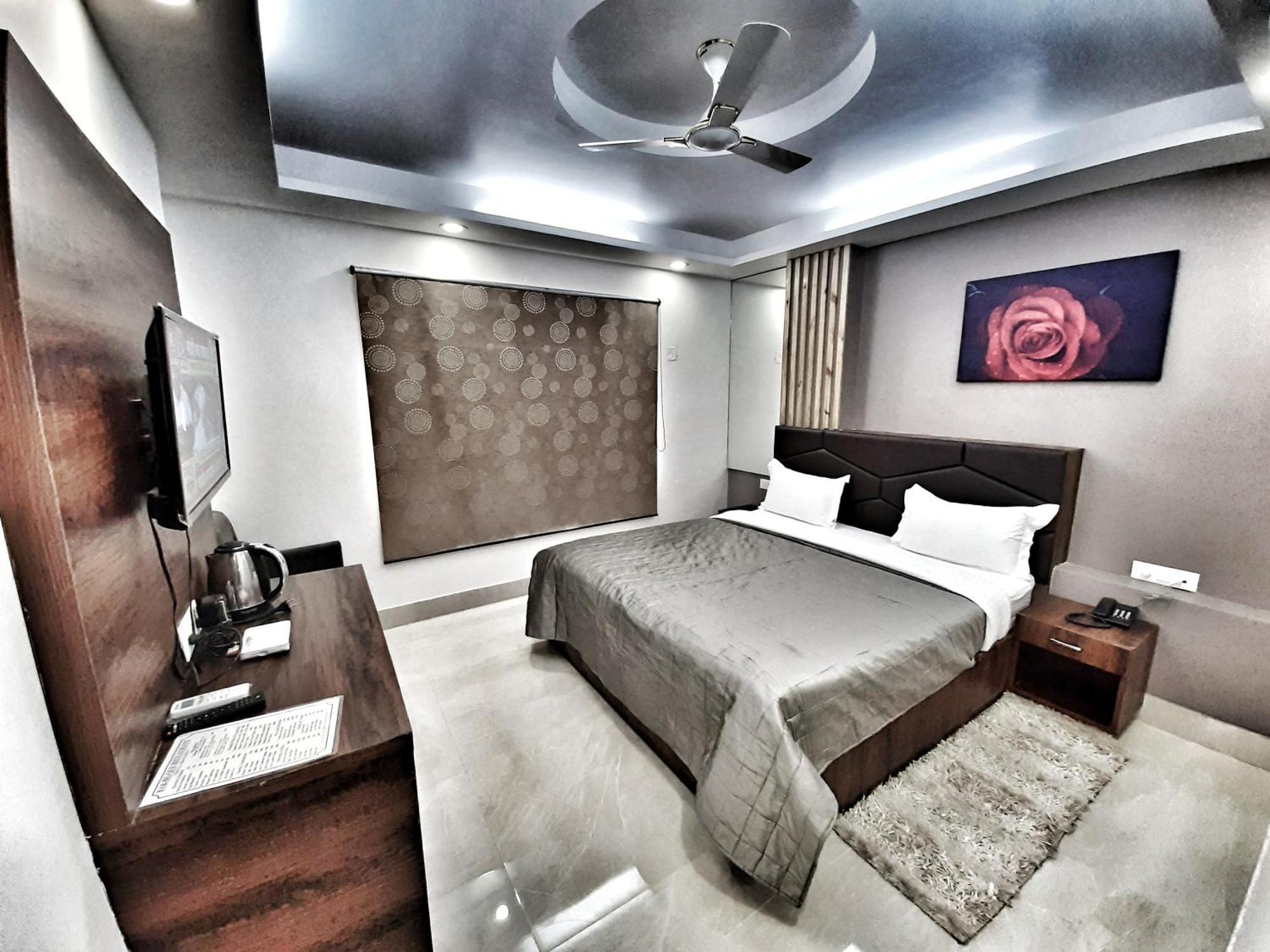 Airport Hotel Delhi Aerocity, 15 Mins Yashobhoomi Nueva Delhi Exterior foto